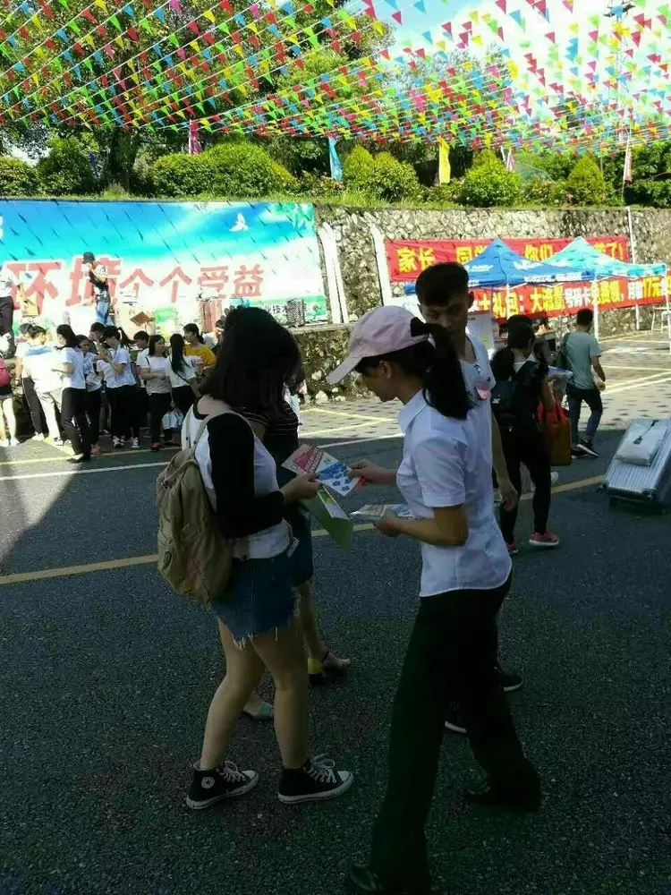 <span>广东举办“支付惠民生、喜迎十九大”系列活动</span>(图6) <span>广东举办“支付惠民生、喜迎十九大”系列活动</span>(图6)